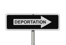 Black sign with deportation and rightpointing arrow