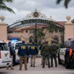 FBI agents and police vehicles at the entrance of Mar-a-Lago Club