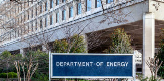 Sign for the Department of Energy in front of a government building