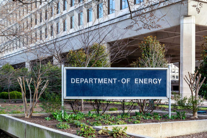 Sign for the Department of Energy in front of a government building